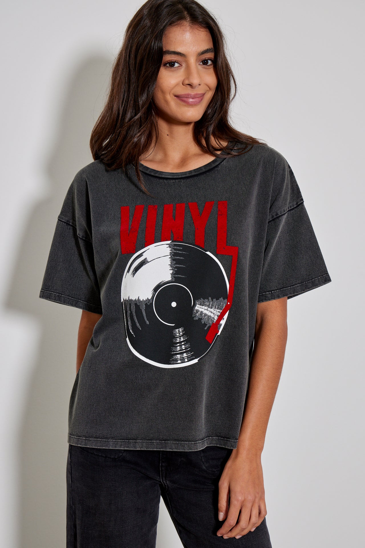 Camiseta gris oscuro VINYL