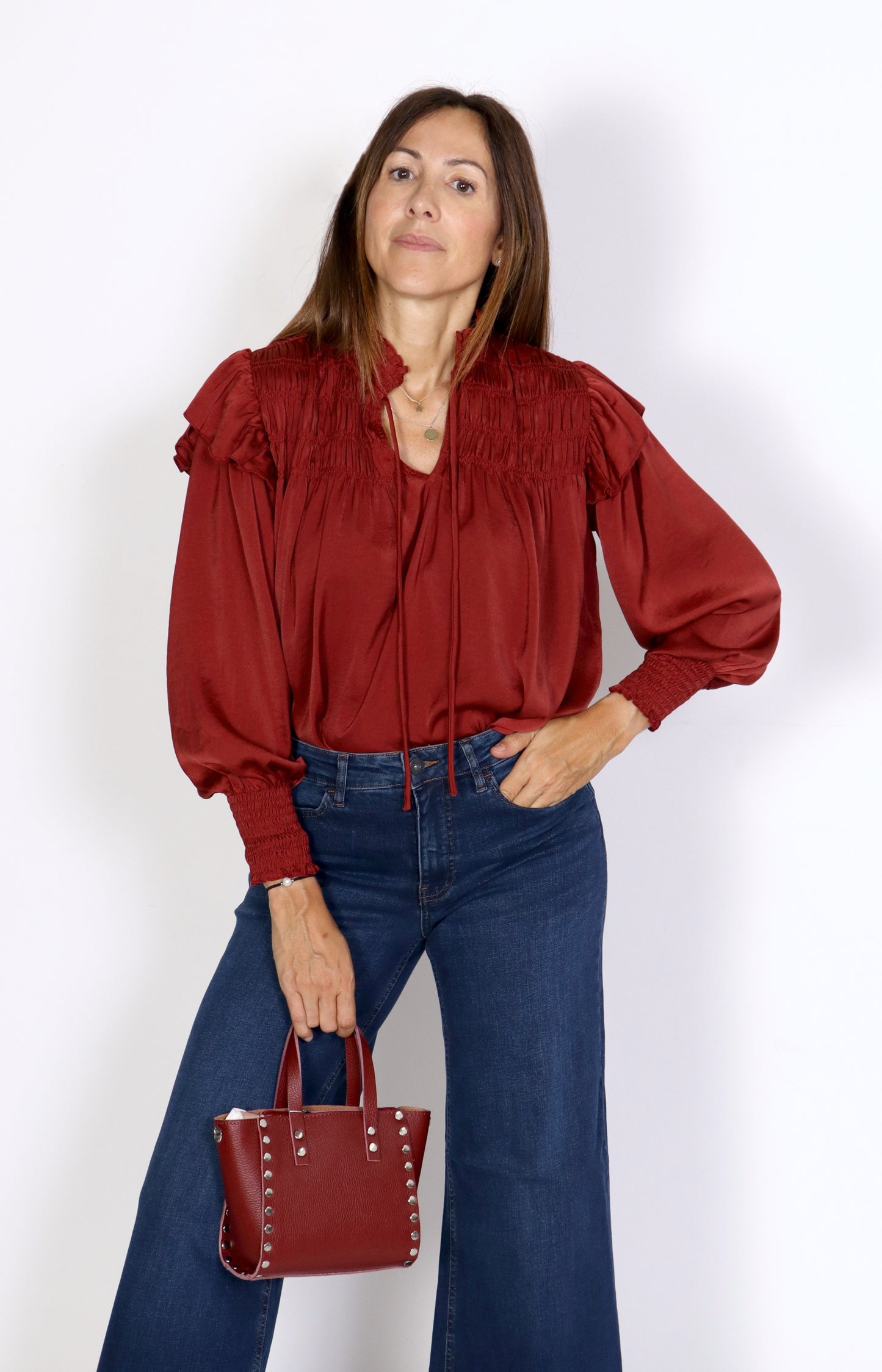 Blusa con volantes burdeos