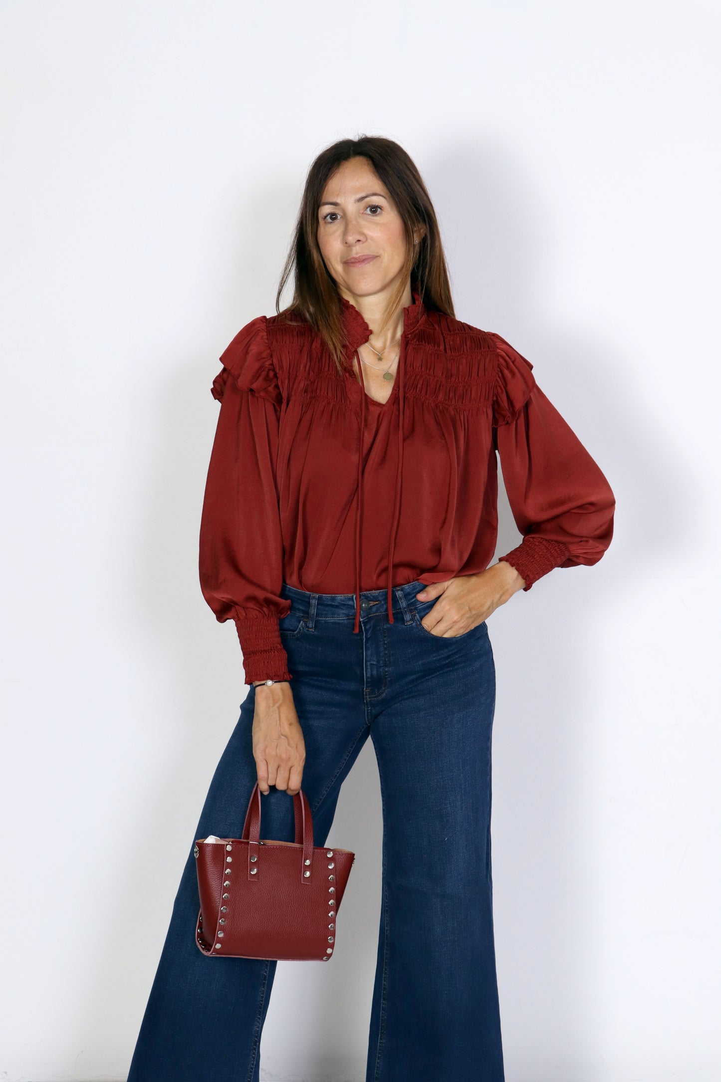 Blusa con volantes burdeos