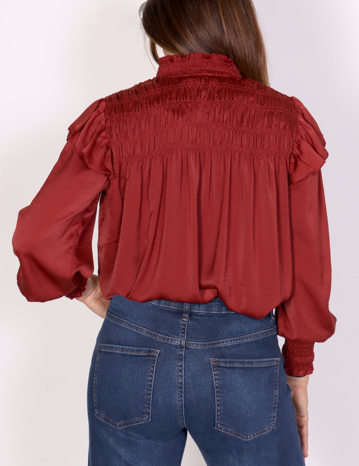 Blusa con volantes burdeos